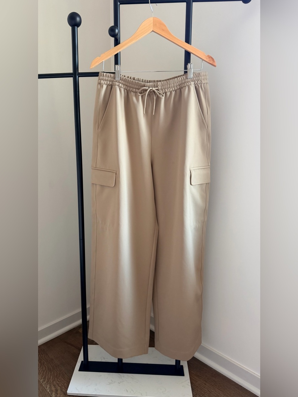 Athleta Promenade High Rise Cargo Pant Brownstone Beige M NWOT Sold Out